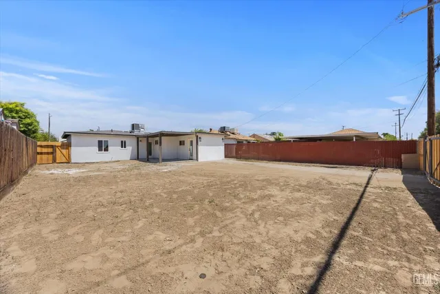 a view of a tennis court
