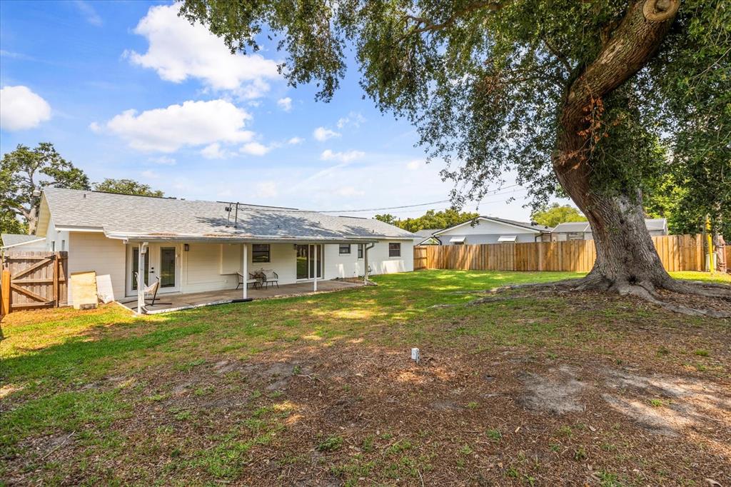 611 Bryan Court Altamonte Springs, FL 32701 - Photo 30 of 37 a front view of a house with a garden