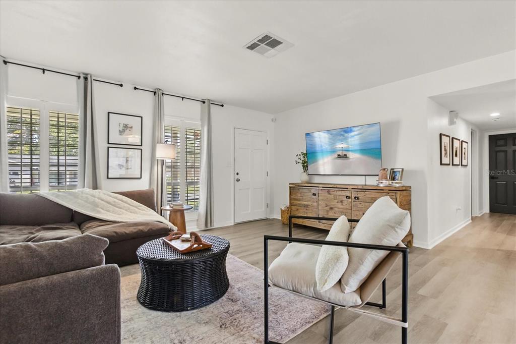611 Bryan Court Altamonte Springs, FL 32701 - Photo 9 of 37 a living room with furniture and a large window