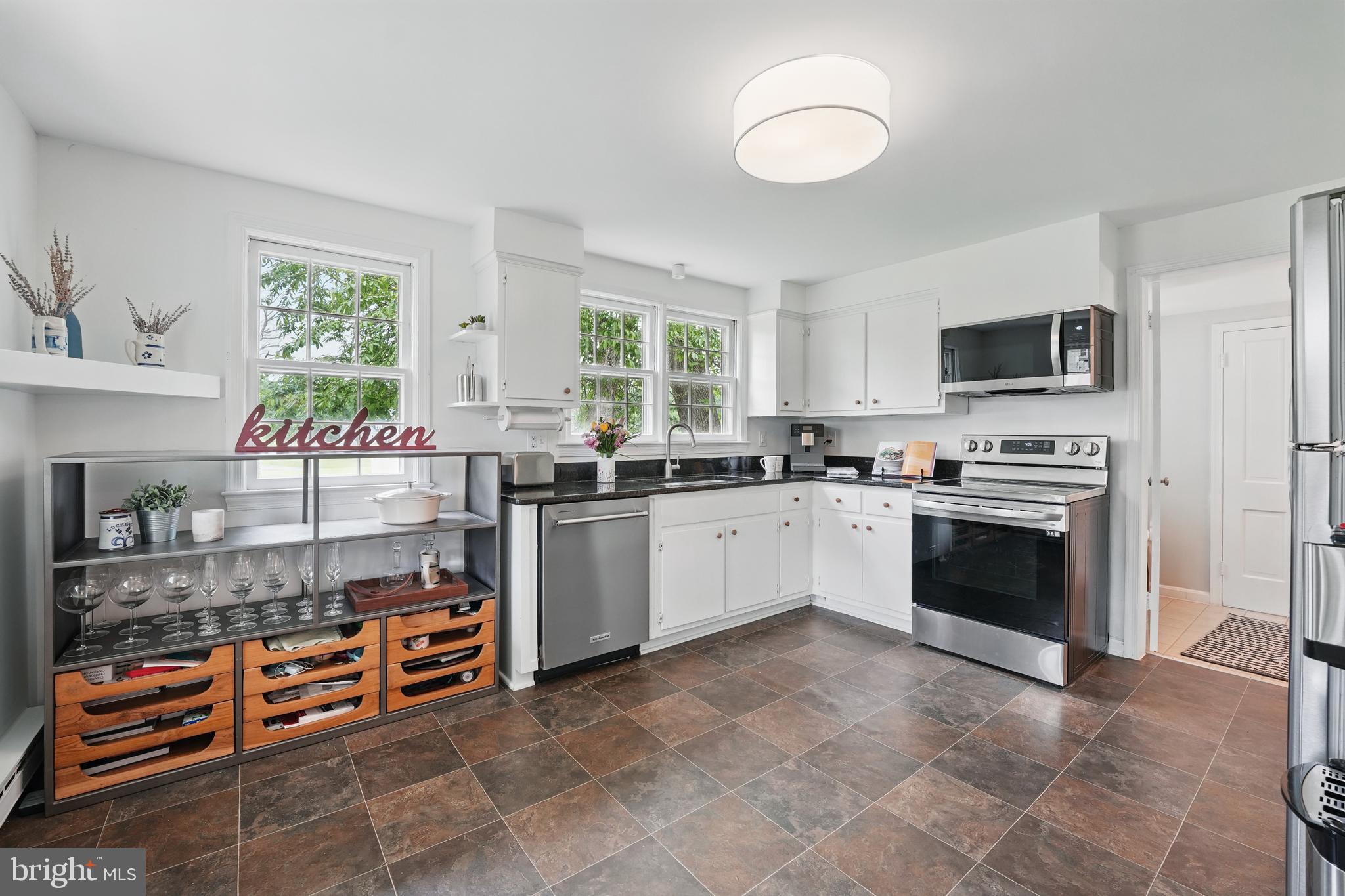 43225 Lucketts Road Leesburg, VA 20176 - Photo 25 of 49 Large Kitchen