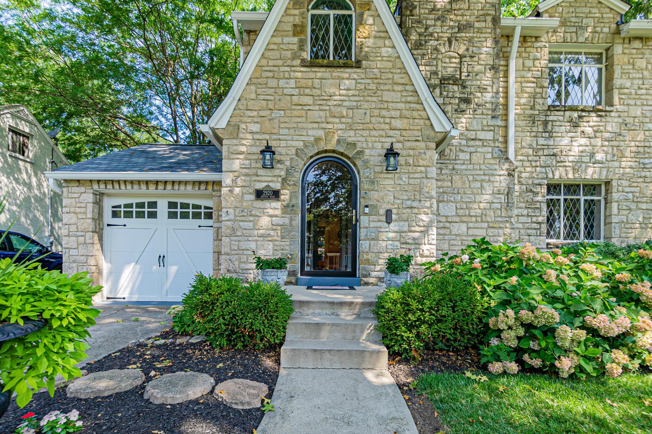 2920 Bryden Road Columbus, OH 43209 - Photo 3 of 48