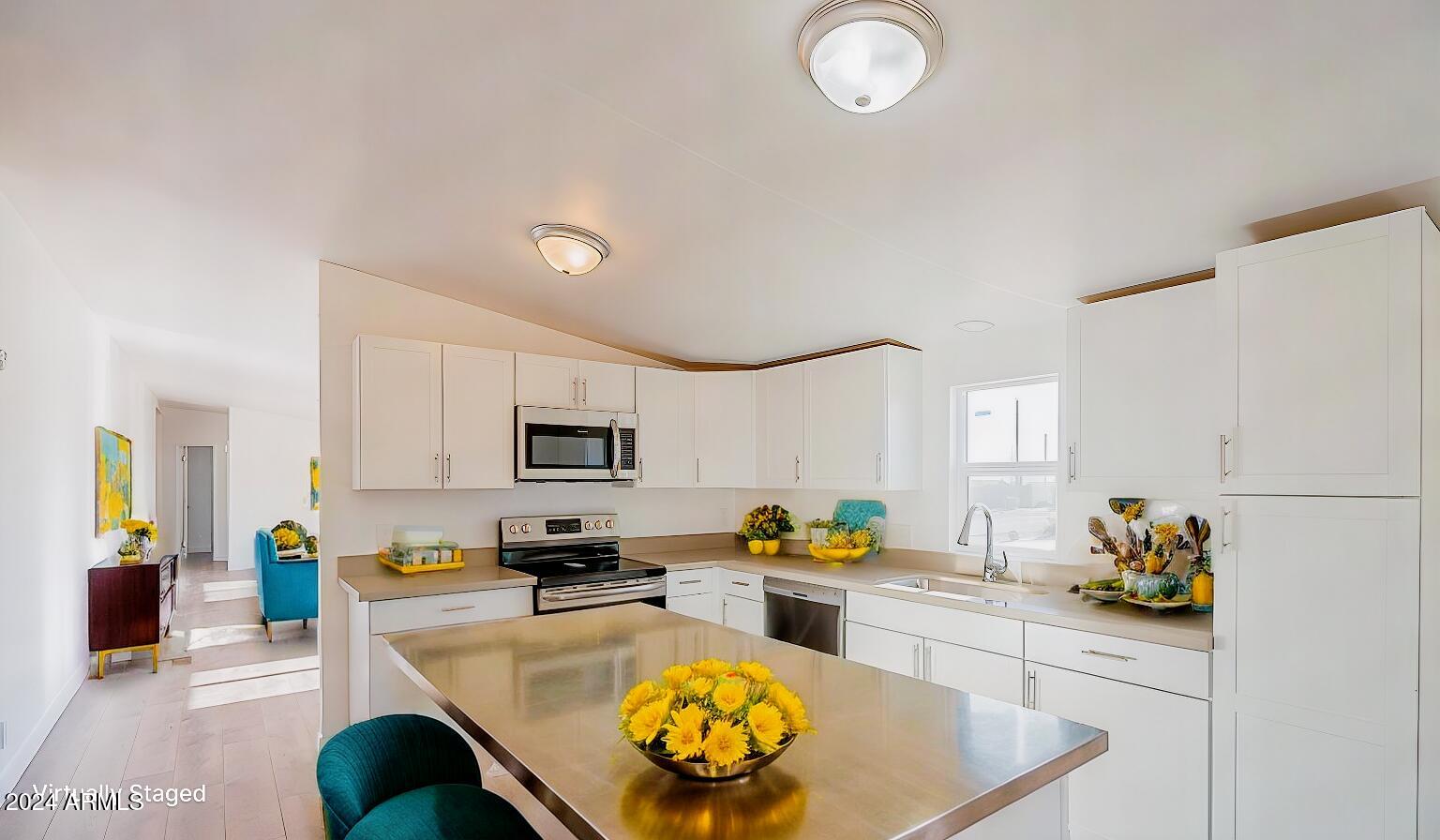 433 North Acacia Road Apache Junction, AZ 85119 - Photo 2 of 5 Kitchen