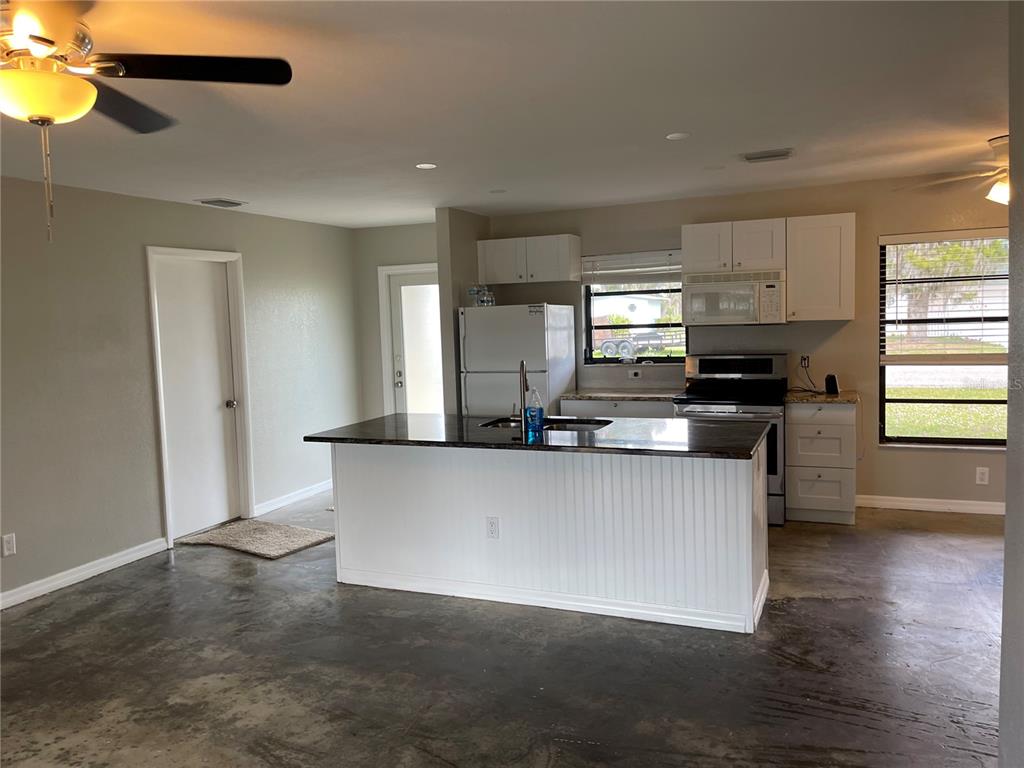 330 Beverly Road Venice, FL 34293 - Photo 4 of 13 Gallery Image 4