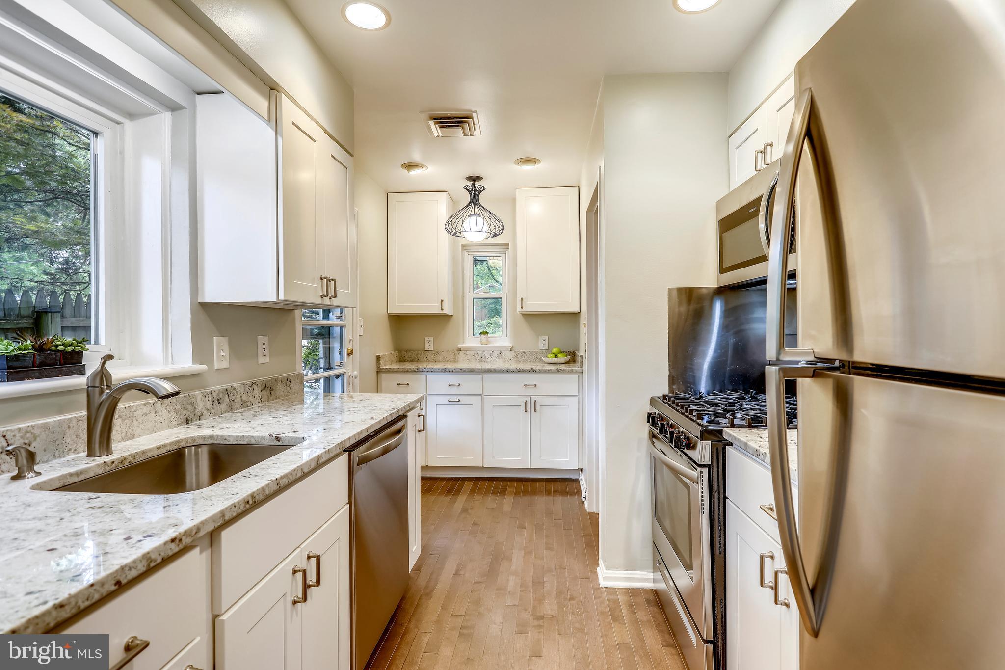 1001 Roswell Drive Silver Spring, MD 20901 - Photo 4 of 50