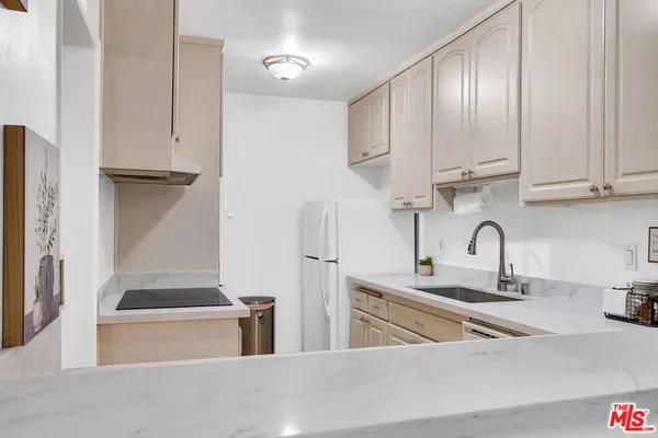 $445,000 | 5651 North Sumner Way, Unit 102, Culver City, CA 90230