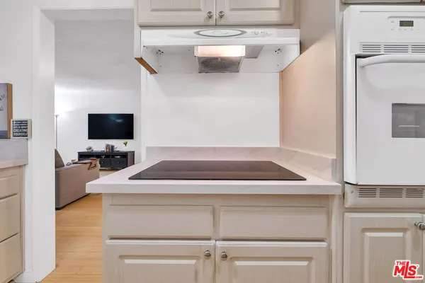 $445,000 | 5651 North Sumner Way, Unit 102, Culver City, CA 90230