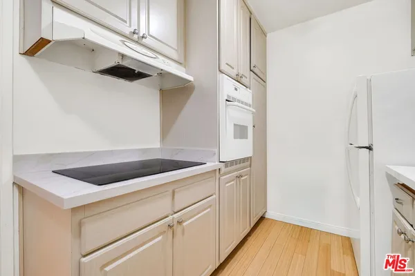 $445,000 | 5651 North Sumner Way, Unit 102, Culver City, CA 90230