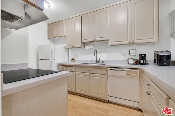 $445,000 | 5651 North Sumner Way, Unit 102, Culver City, CA 90230