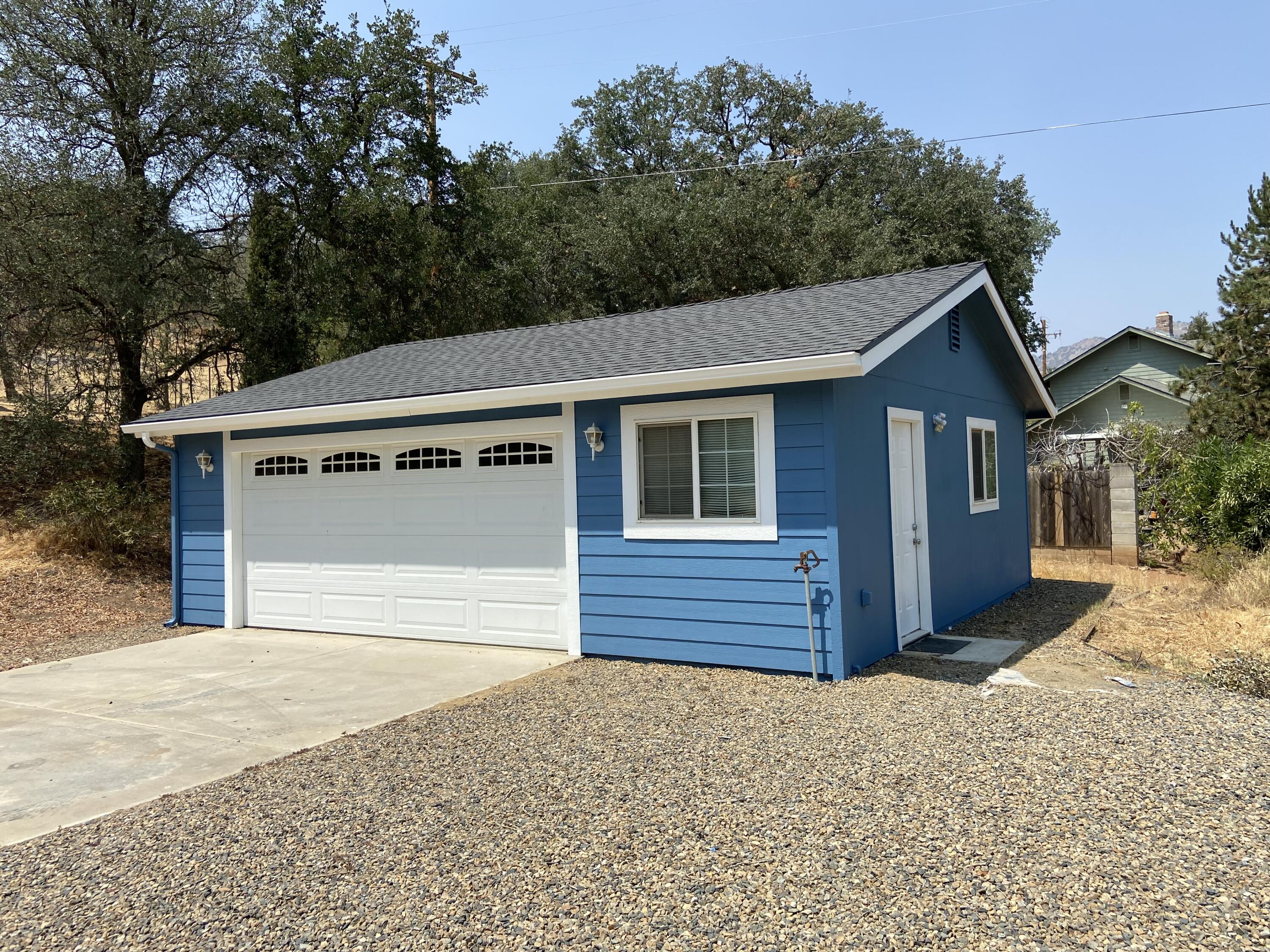 40844 Ferndale Drive Three Rivers, CA 93271 - Photo 36 of 38 Over-size 2 car garage