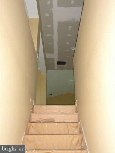 305 Hoffecker Road Chestertown, MD 21620 - Photo 26 of 29 Staircase