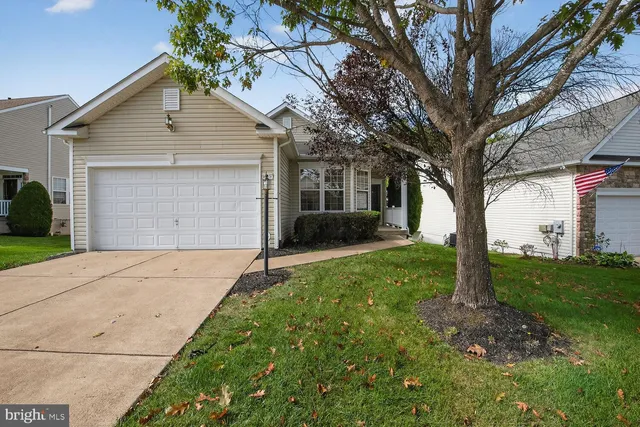 a front view of house with yard