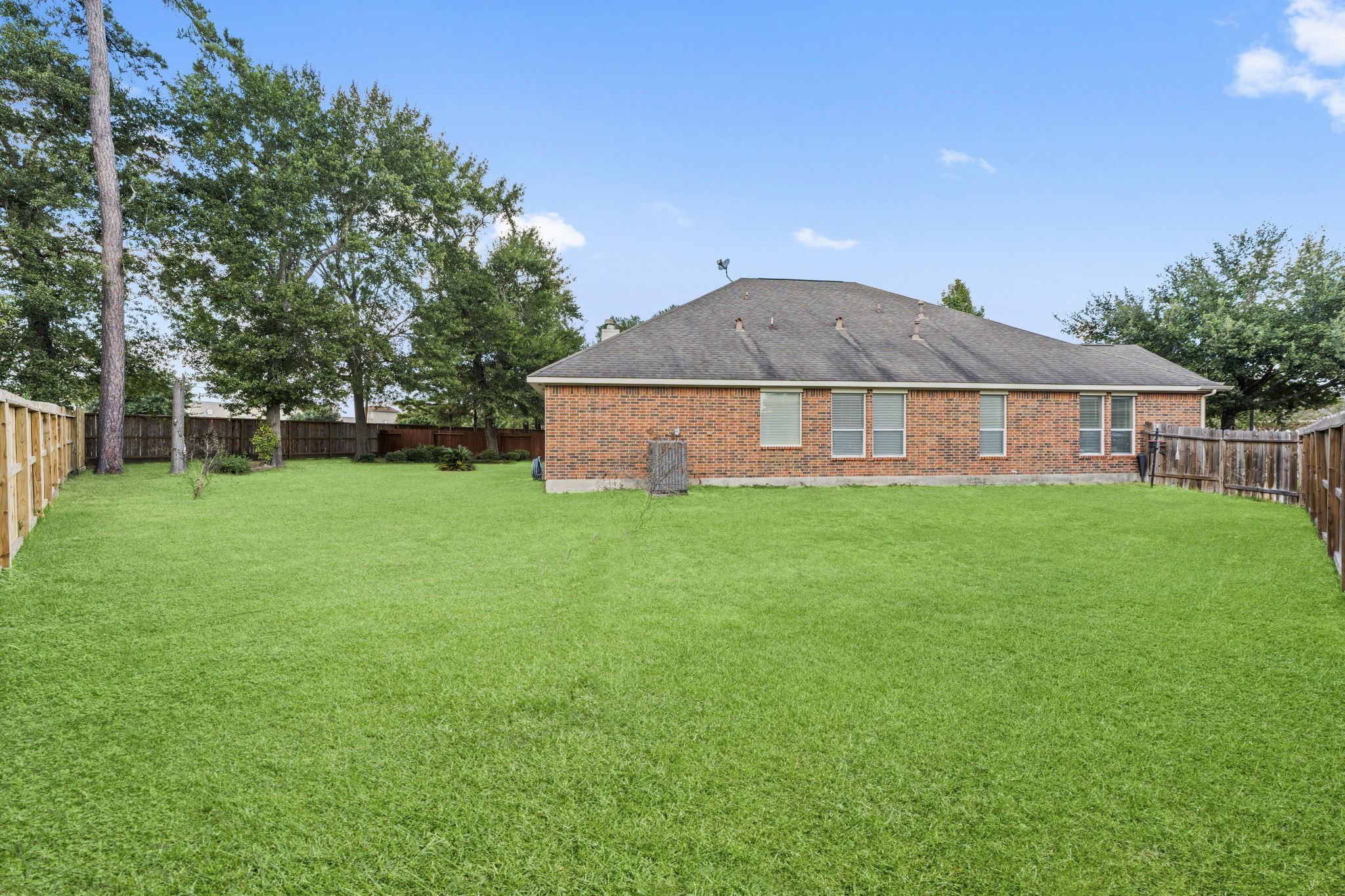 8407 Oak Villa Court Spring, TX 77389 - Photo 30 of 40 a front view of a house with garden