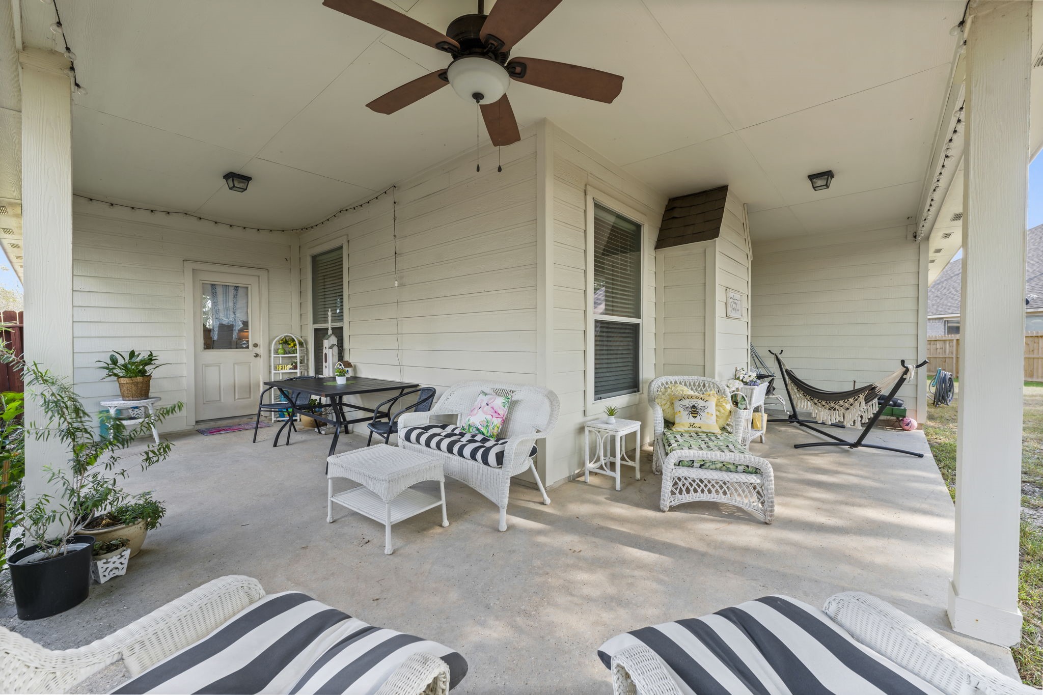 8407 Oak Villa Court Spring, TX 77389 - Photo 34 of 40 a living room with furniture