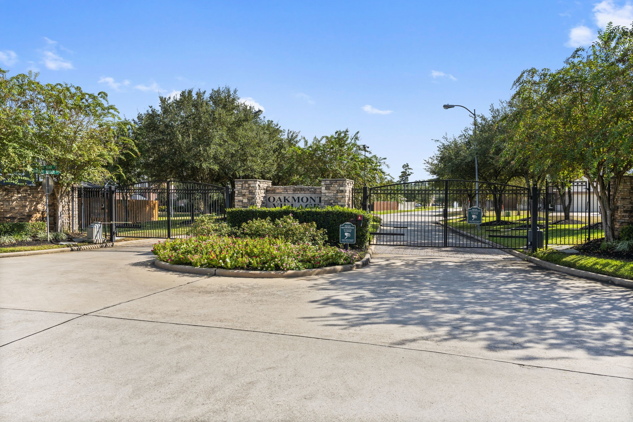 8407 Oak Villa Court Spring, TX 77389 - Photo 38 of 40 a view of a garden with plants