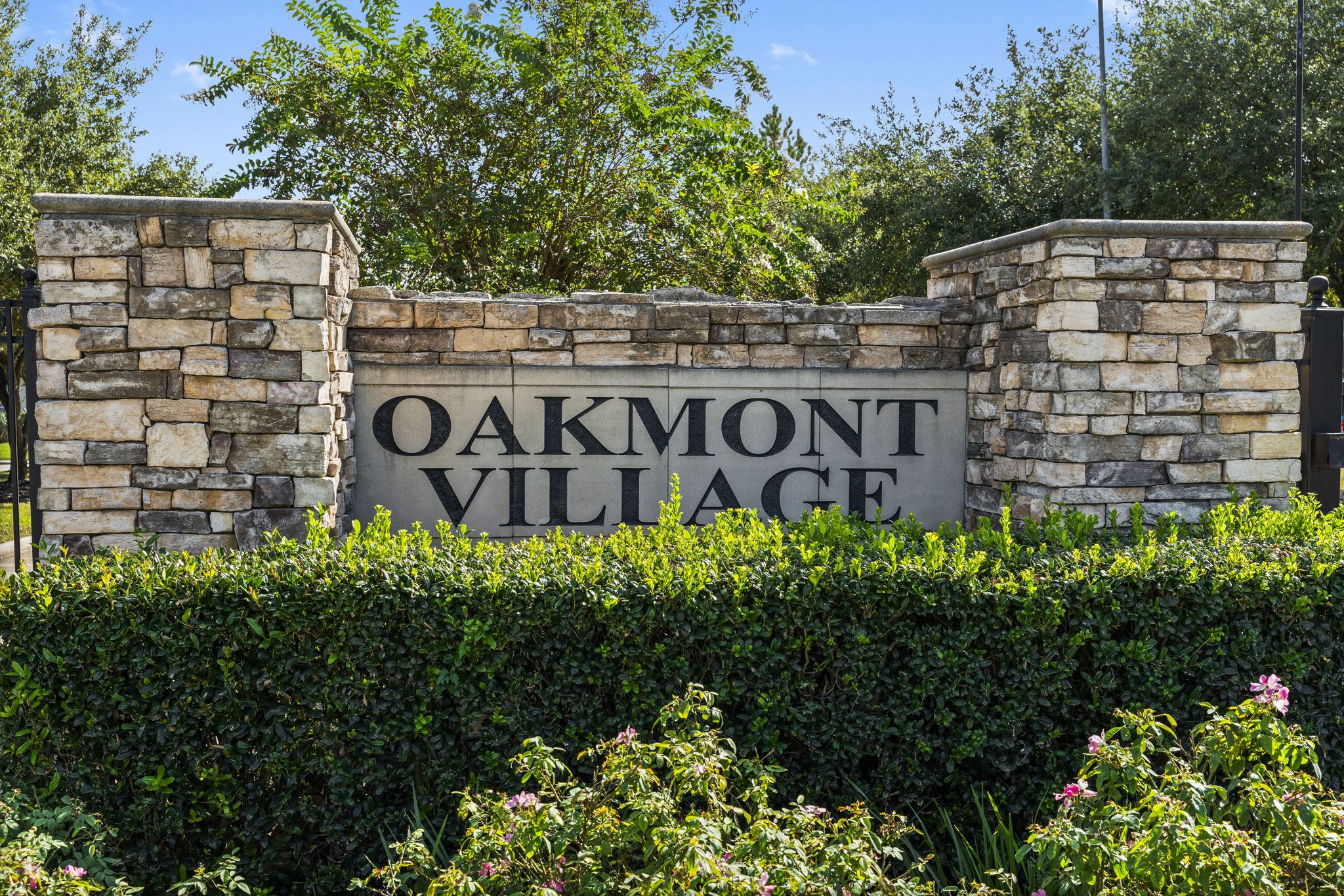 8407 Oak Villa Court Spring, TX 77389 - Photo 39 of 40 a sign on the side of a building