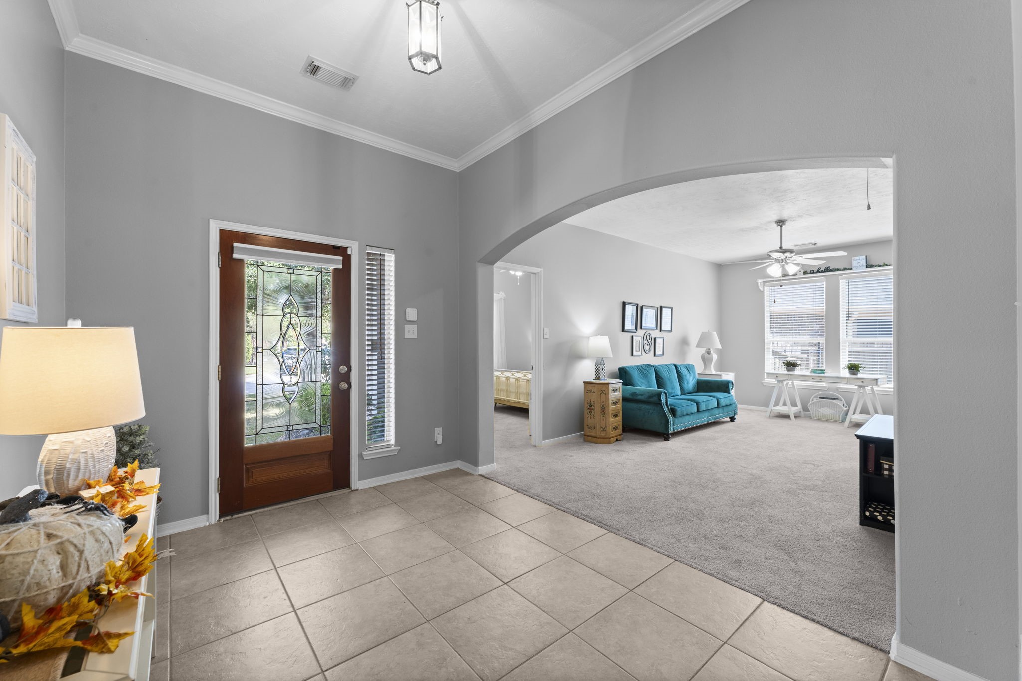 8407 Oak Villa Court Spring, TX 77389 - Photo 8 of 40 a view of livingroom with furniture and chandelier