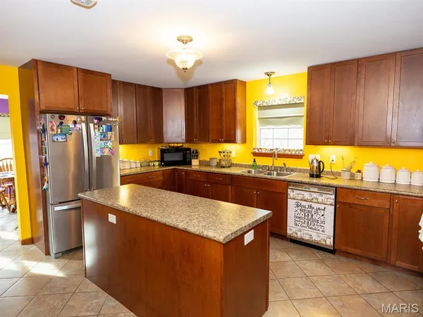 $988,300 | 1175 Pike 41, Bowling Green, MO 63334