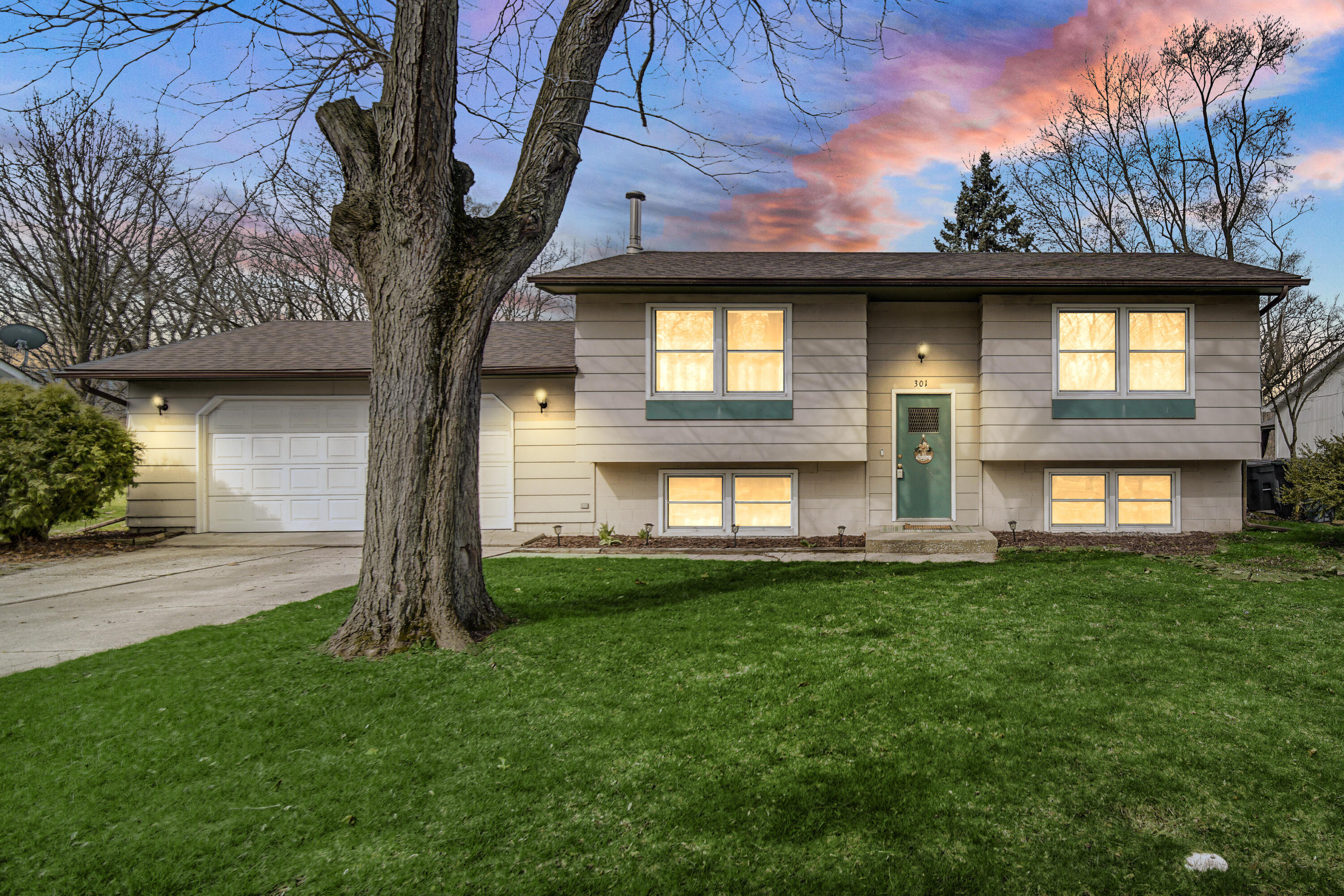 301 Walnut Lane Crown Point, IN 46307 - Photo 1 of 19 3000x2000