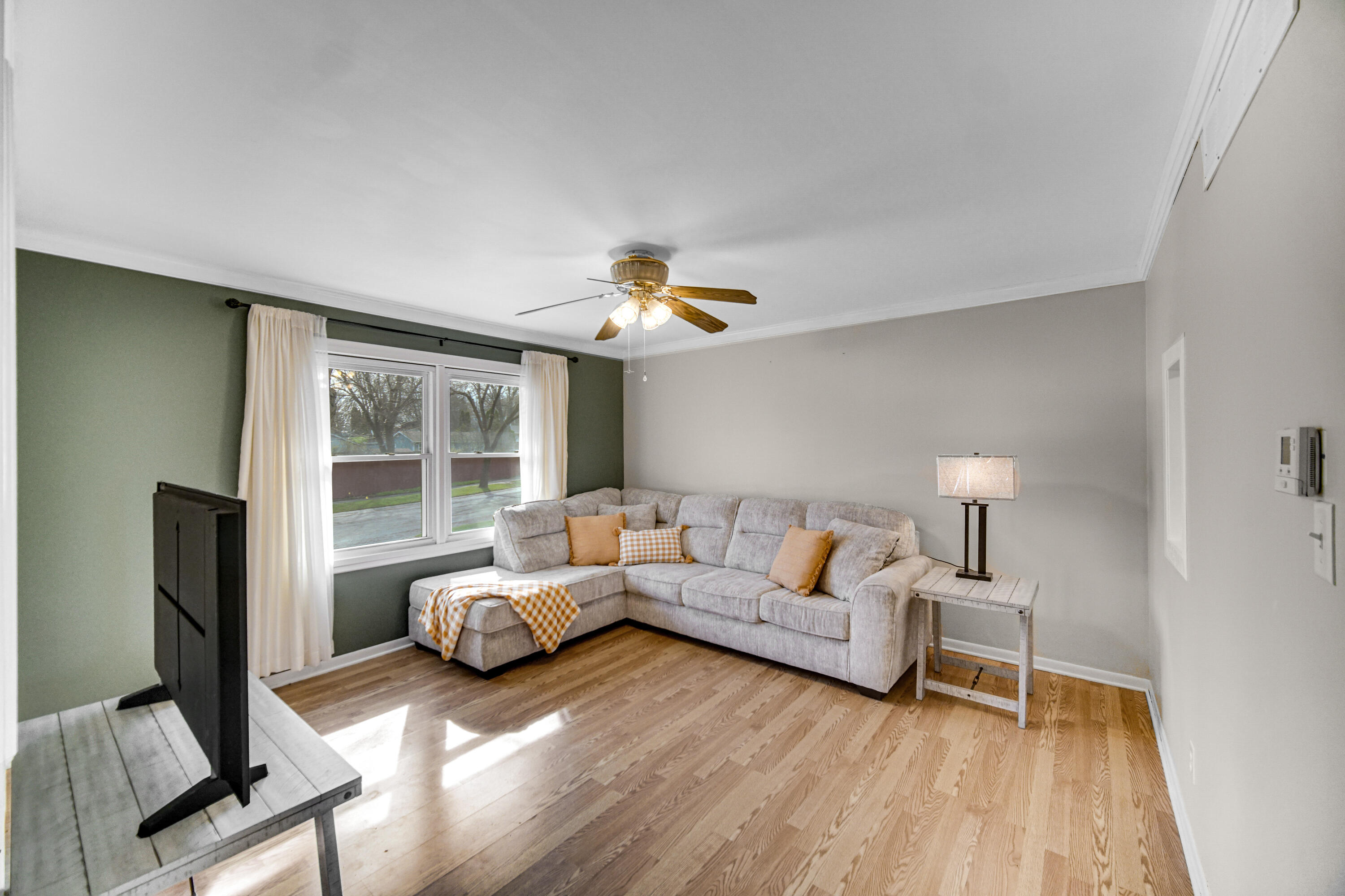 301 Walnut Lane Crown Point, IN 46307 - Photo 2 of 19 3000x2000