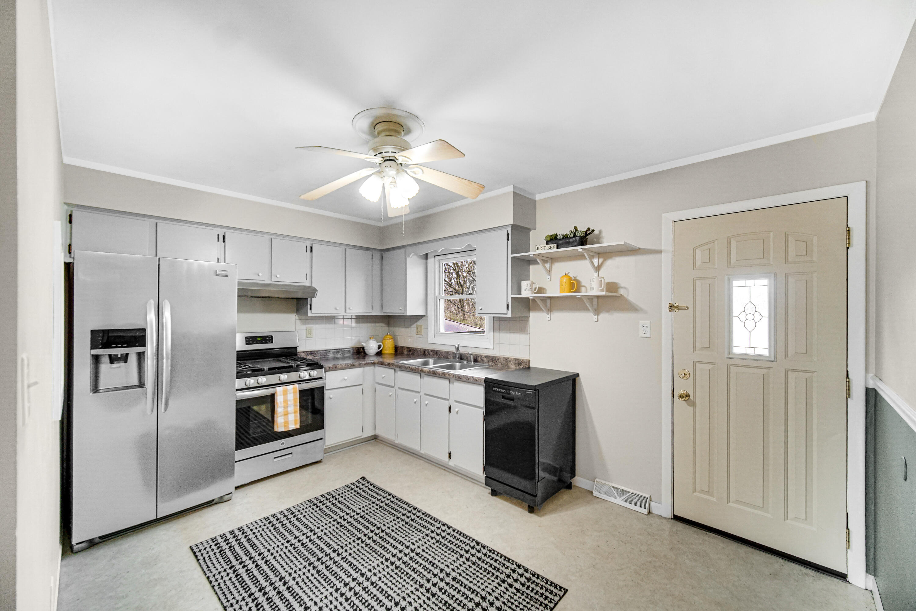 301 Walnut Lane Crown Point, IN 46307 - Photo 4 of 19 3000x2000