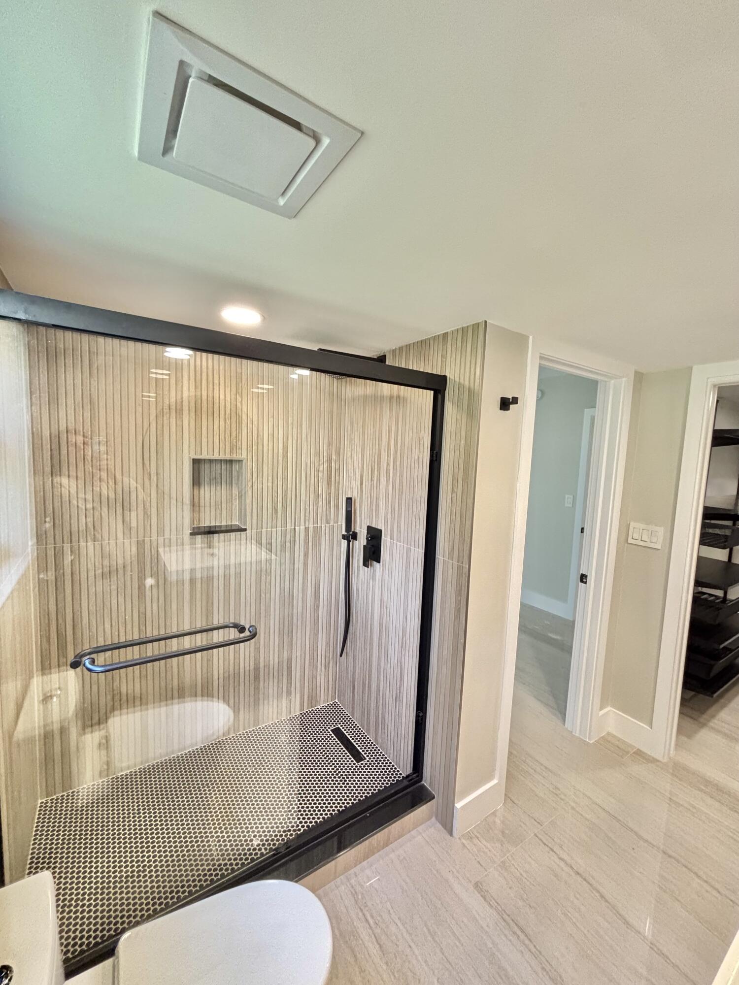 545 Oaks Lane, Unit 201 Pompano Beach, FL 33069 - Photo 15 of 22 a bathroom with a sink and toilet