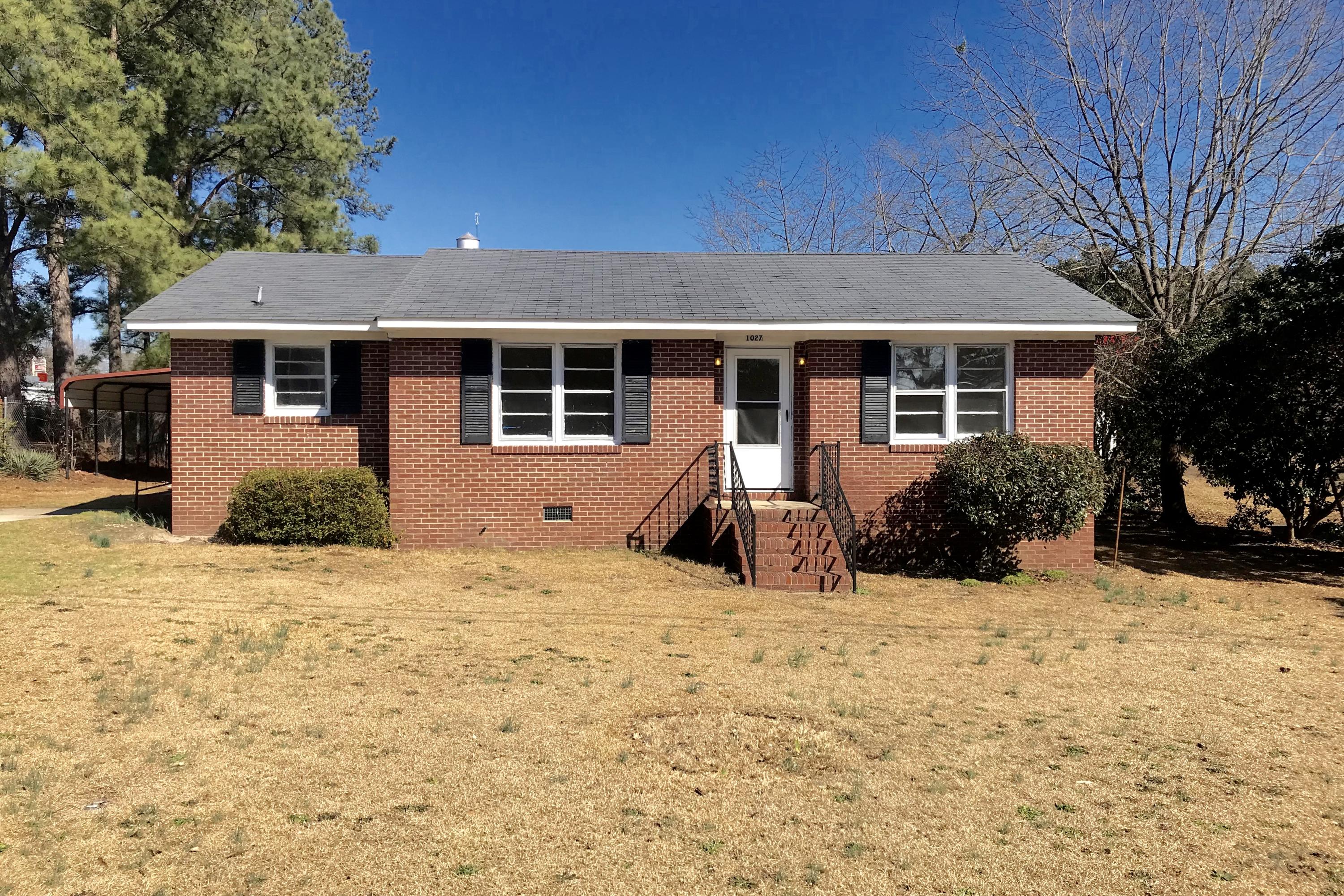 1027 Oak Avenue Rockingham, NC 28379 - Photo 1 of 14 IMG_8681