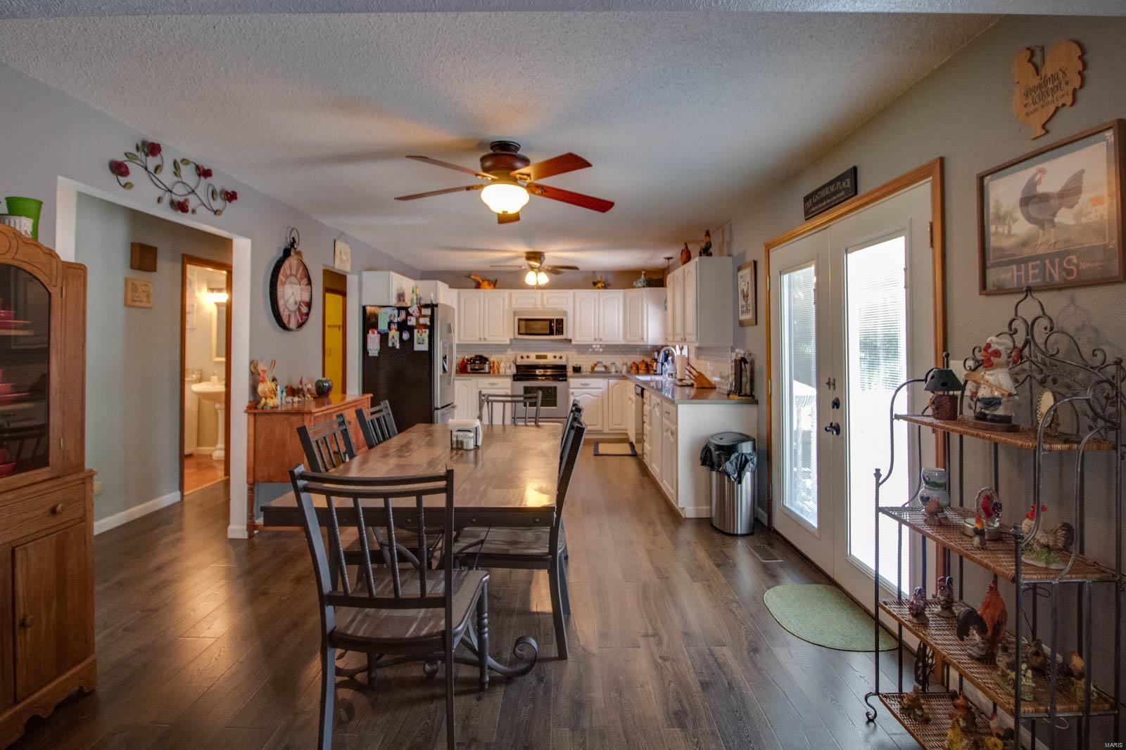 6104 Wenzel Road Alton, IL 62002 - Photo 13 of 64