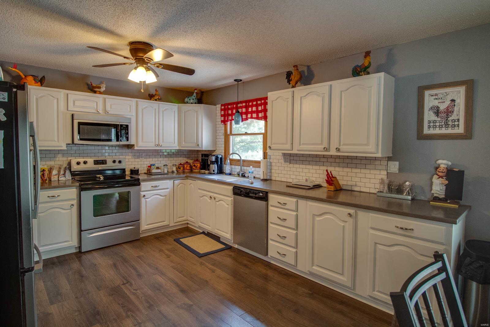 6104 Wenzel Road Alton, IL 62002 - Photo 16 of 64