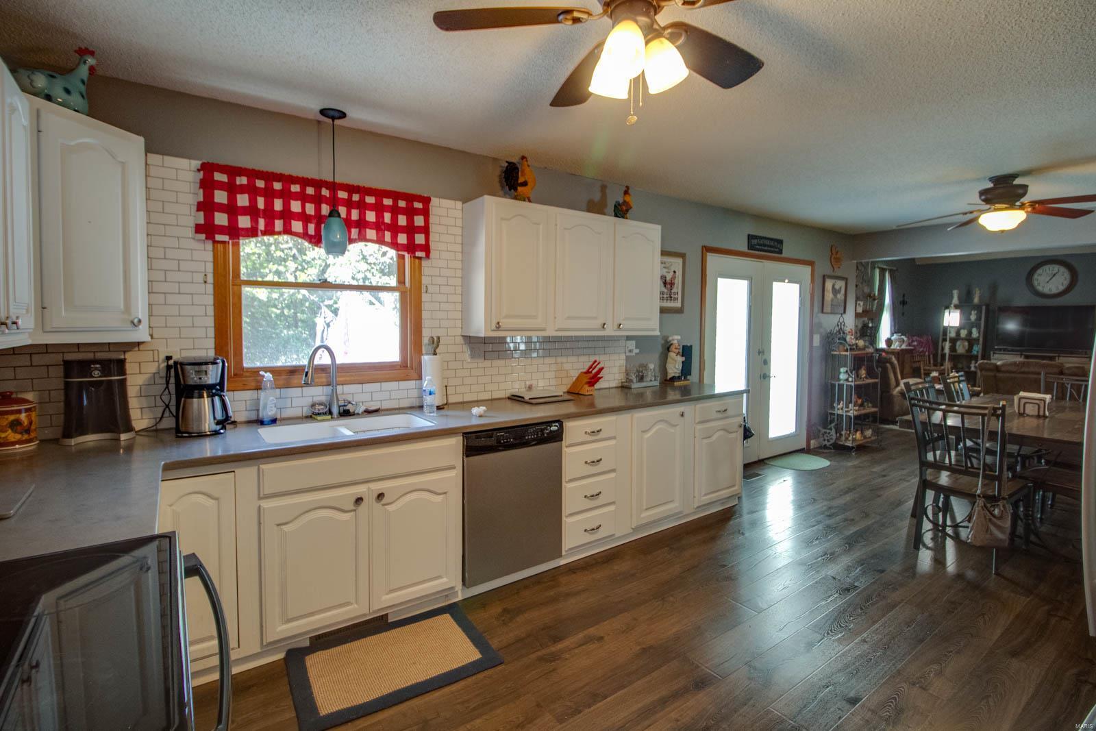 6104 Wenzel Road Alton, IL 62002 - Photo 17 of 64