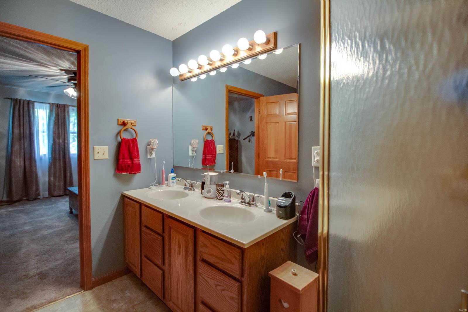 6104 Wenzel Road Alton, IL 62002 - Photo 32 of 64