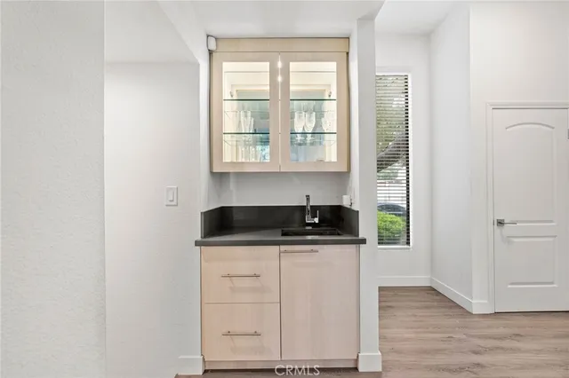 $4,995 | 5757 Owensmouth Avenue, Unit 1, Woodland Hills, CA 91367