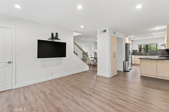 $4,995 | 5757 Owensmouth Avenue, Unit 1, Woodland Hills, CA 91367