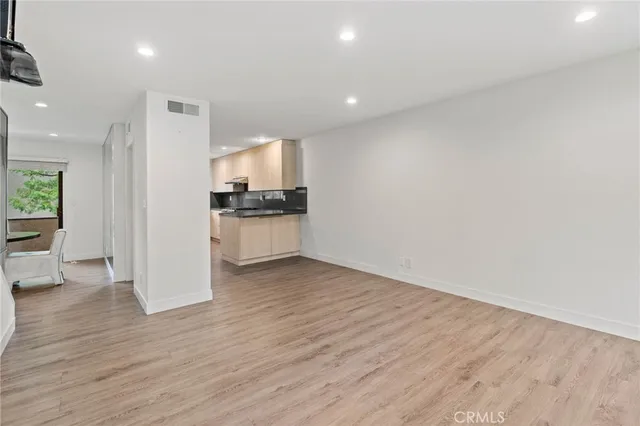 $4,995 | 5757 Owensmouth Avenue, Unit 1, Woodland Hills, CA 91367