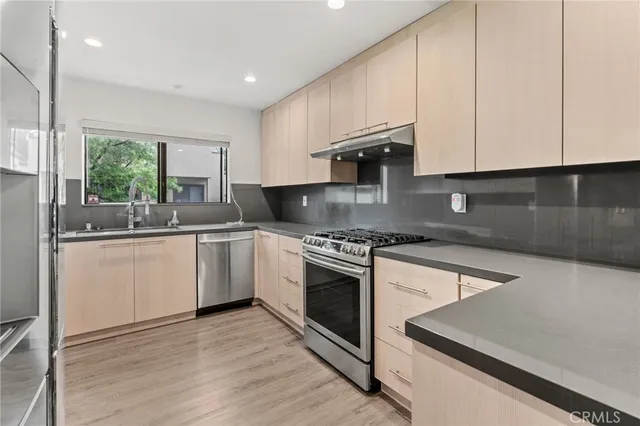 $4,995 | 5757 Owensmouth Avenue, Unit 1, Woodland Hills, CA 91367