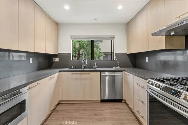 $4,995 | 5757 Owensmouth Avenue, Unit 1, Woodland Hills, CA 91367