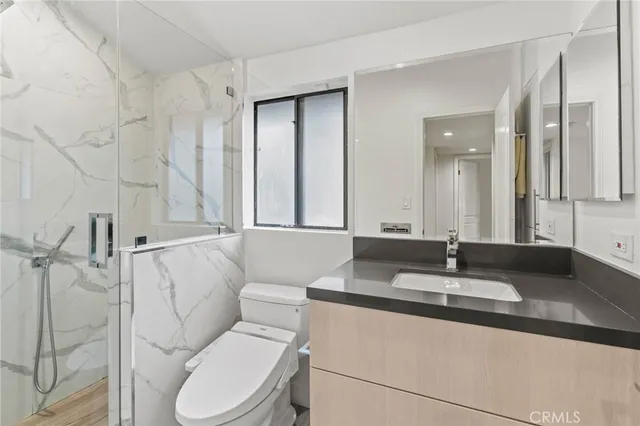 $4,995 | 5757 Owensmouth Avenue, Unit 1, Woodland Hills, CA 91367