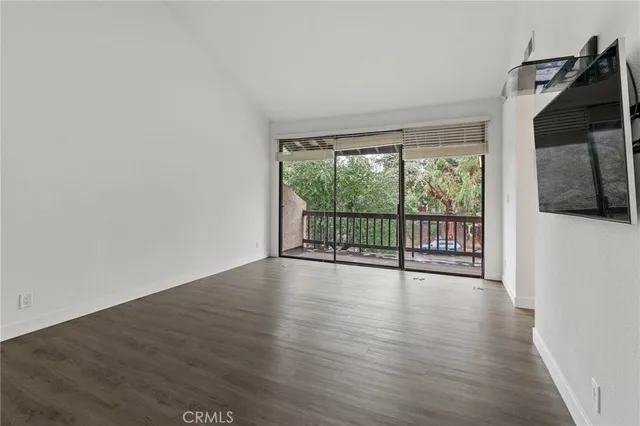 $4,995 | 5757 Owensmouth Avenue, Unit 1, Woodland Hills, CA 91367