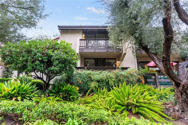 $4,995 | 5757 Owensmouth Avenue, Unit 1, Woodland Hills, CA 91367