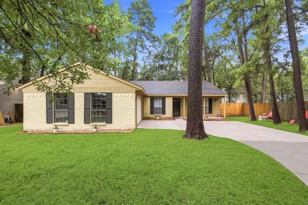 $329,000 | 27 North Greenbud Court, The Woodlands, TX 77380