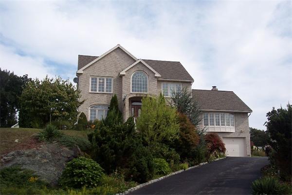 76 Raffaele Drive Waltham, MA 02452 - Photo 1 of 17 Gallery Image 1