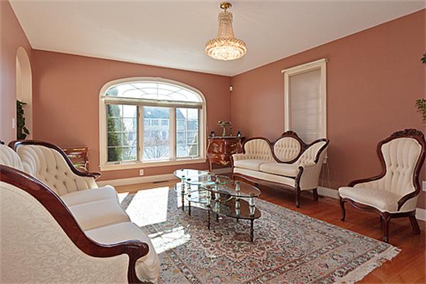 76 Raffaele Drive Waltham, MA 02452 - Photo 11 of 17 Gallery Image 11