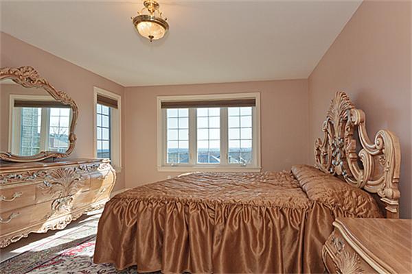76 Raffaele Drive Waltham, MA 02452 - Photo 12 of 17 Gallery Image 12