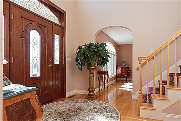 76 Raffaele Drive Waltham, MA 02452 - Photo 2 of 17 Gallery Image 2