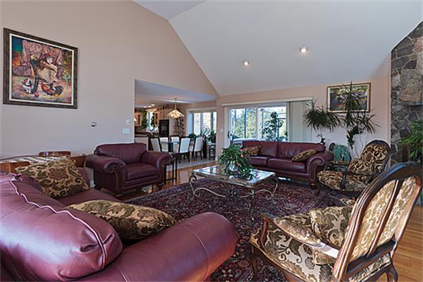 76 Raffaele Drive Waltham, MA 02452 - Photo 6 of 17 Gallery Image 6
