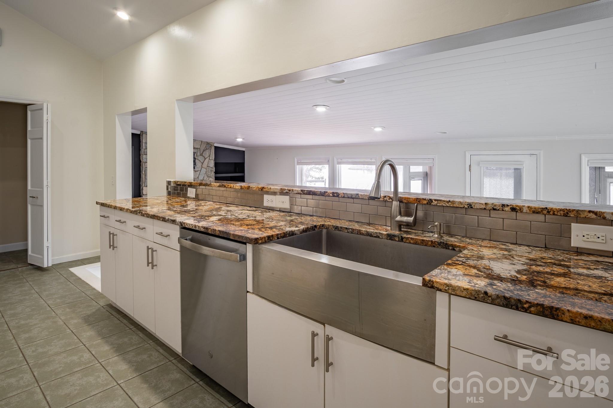 208 Island View Road Mount Holly, NC 28120 - Photo 13 of 37 a kitchen with stainless steel appliances granite countertop a sink and a stove