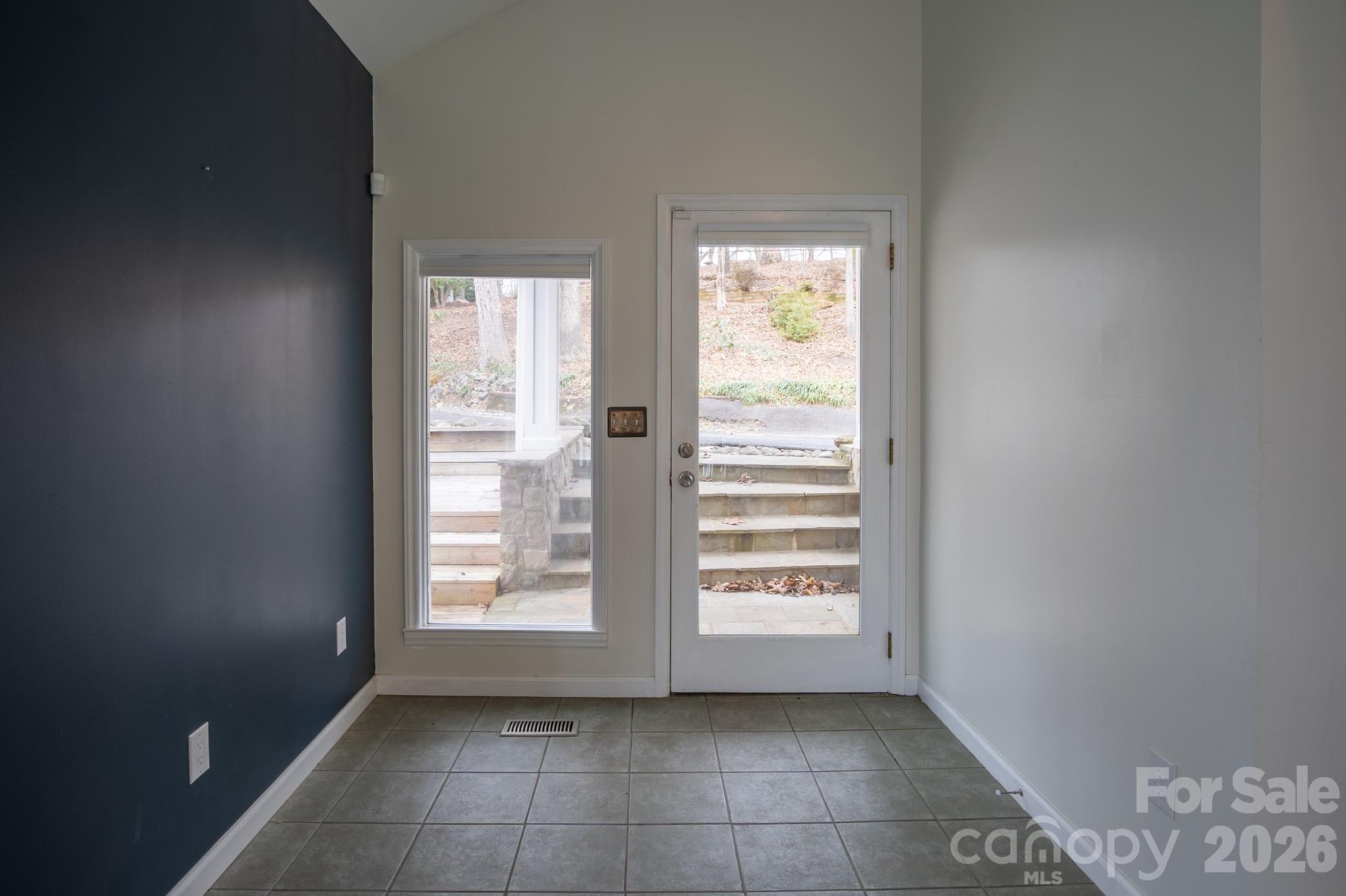 208 Island View Road Mount Holly, NC 28120 - Photo 29 of 37 a view of an empty room and a window