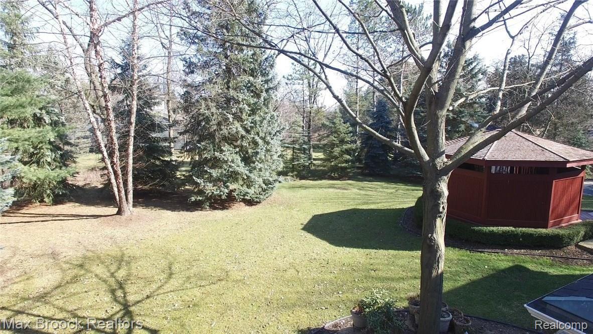 1056 Walnut Grove Rochester, MI 48306 - Photo 40 of 42 Photos by Wes Brooks 1056 Walnut Grove (30).jpg