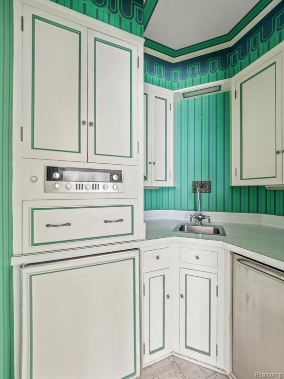 475 Lake Shore Road Grosse Pointe Farms, MI 48236 - Photo 10 of 44