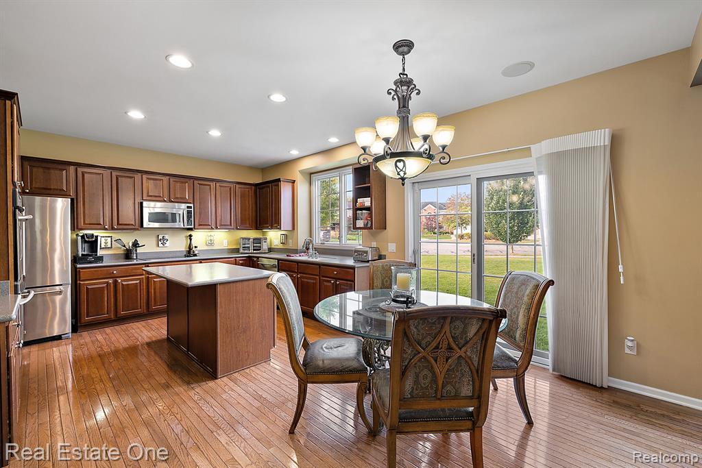 584 Bedlington Drive Rochester Hills, MI 48307 - Photo 15 of 34