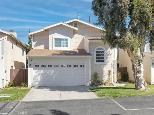 $689,000 | 11522 Honeyglen Road, Unit 26, Pacoima, CA 91331